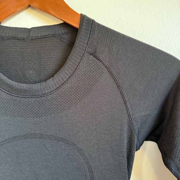 lululemon athletica Swiftly Tech Long Sleeve Crew Black size 2 - Picture 4 of 7